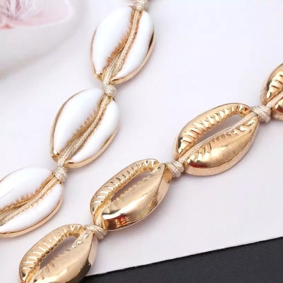 White Conch Shell choker - Picture 3 of 4